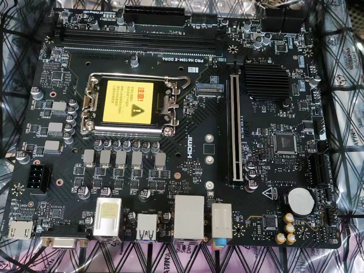 Matrice de revêtement à écart étroit pour composants électroniques et tête de filière d'extrusion de circuits flexibles