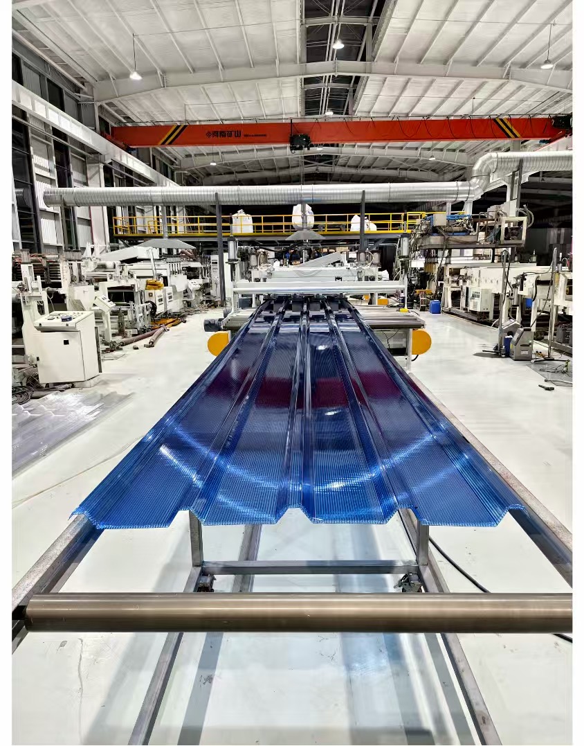 Jwell PC plaque creuse/en forme de U/U Machine d'extrudeuse de plaque verrouillée Machine d'extrusion de plaque creuse en plastique