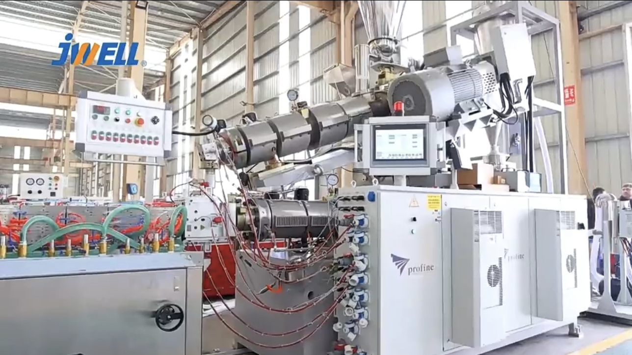 Ligne de machines d'extrudeuse de profil à grande vitesse en PVC JWELL Fabricant d'extrudeuse en plastique