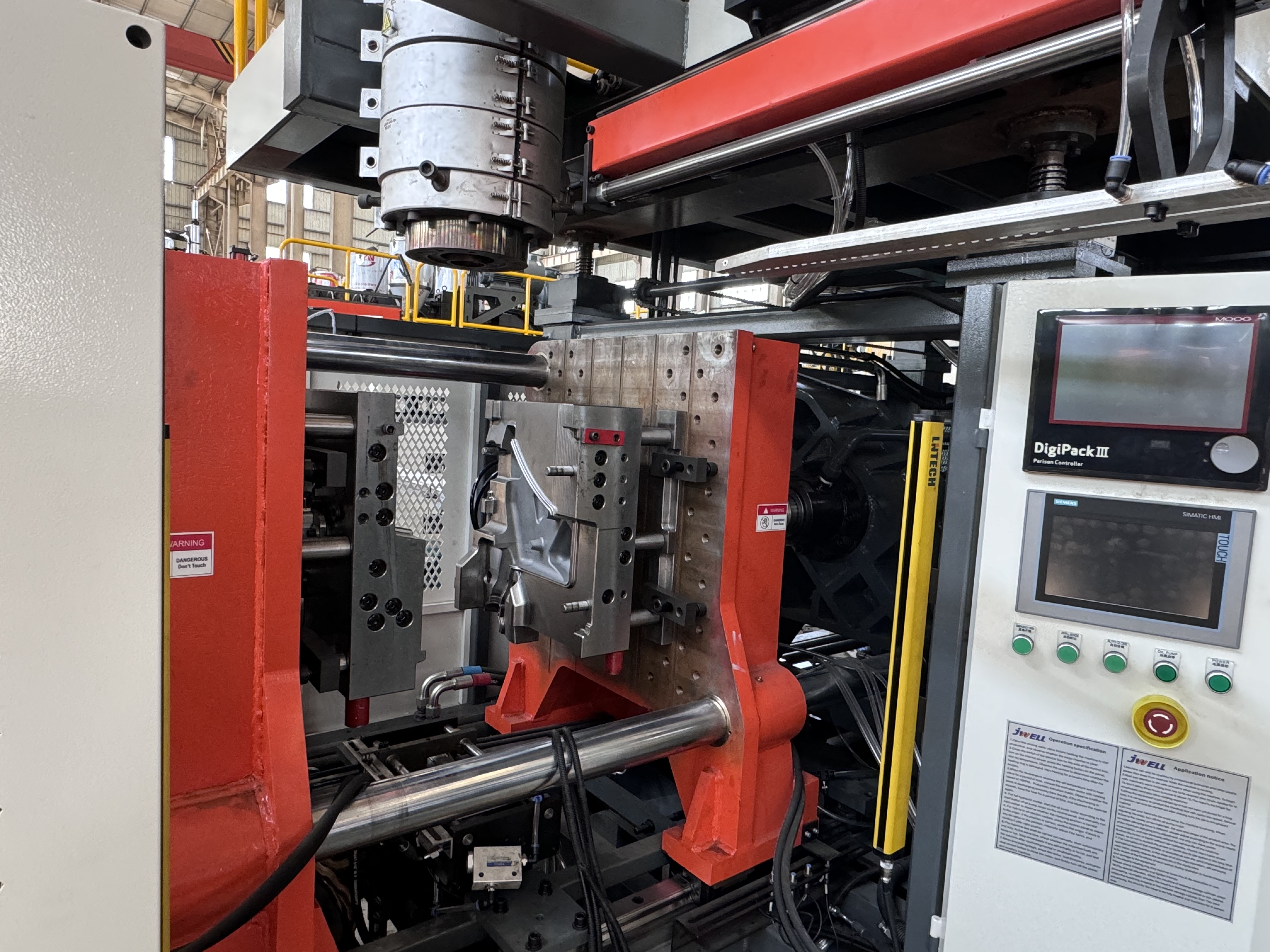 Machine de moulage par soufflage 30L pour pyramide routière