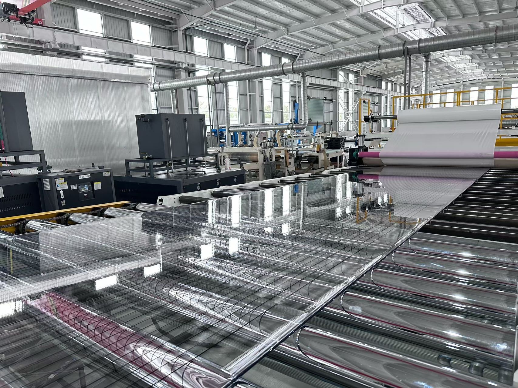 Jwell PC plaque creuse/en forme de U/U Machine d'extrudeuse de plaque verrouillée Machine d'extrusion de plaque creuse en plastique