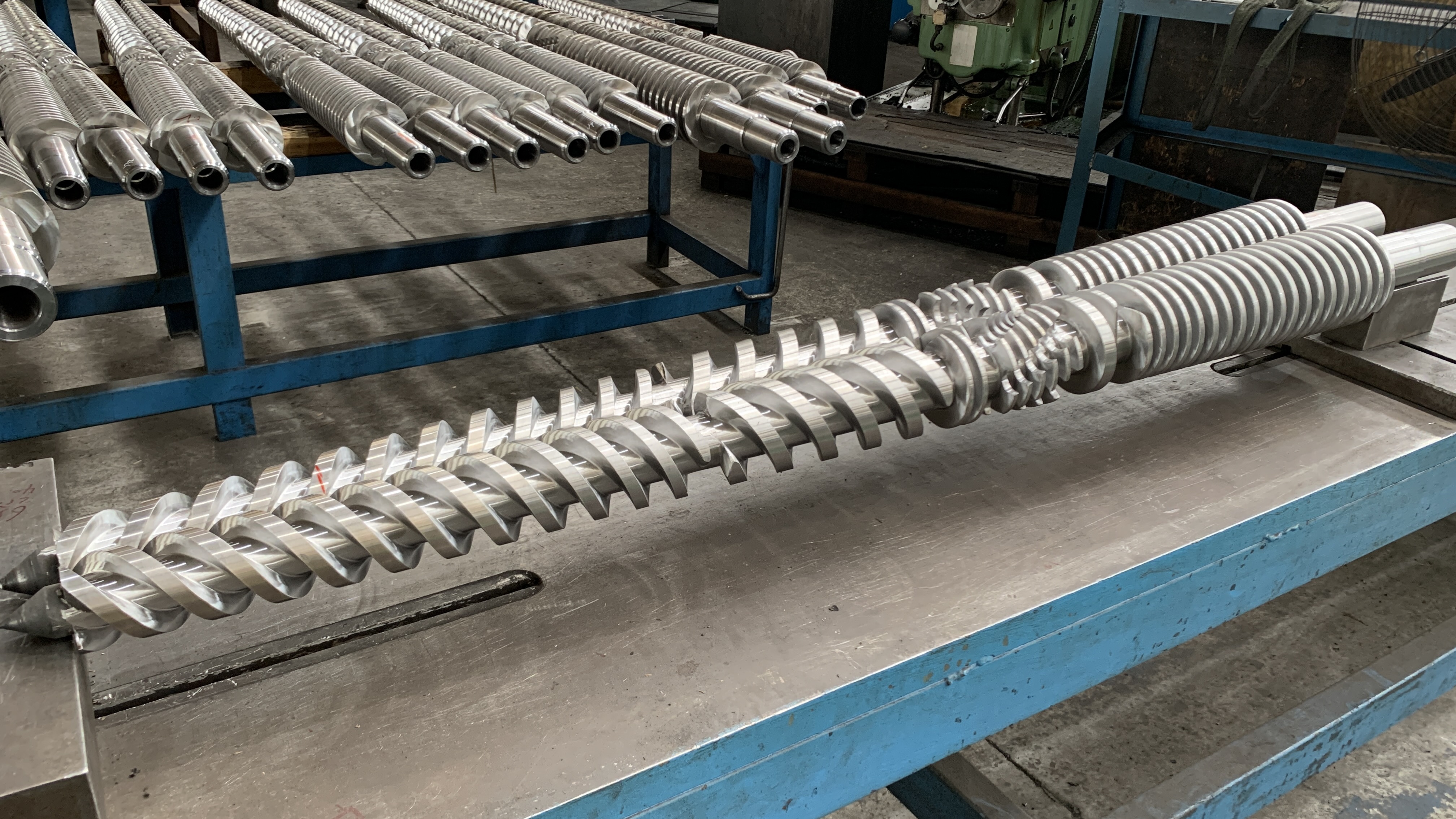 Extrudeuse à double révision conique