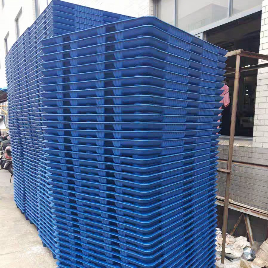 Moule de moulage par soufflage de bouteilles et de pots en plastique, moule de moulage par soufflage en plastique creux