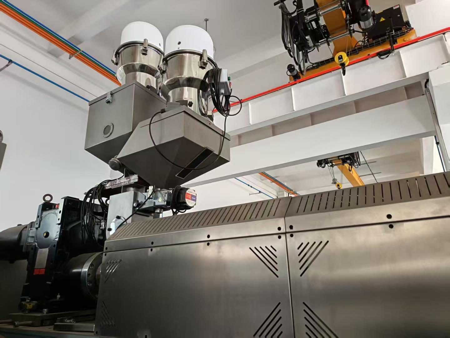 BFS Blow & Fill & Seal Machine à tubes multi-lumières jetables Emballage stérile Compte-gouttes/pipettes stériles 