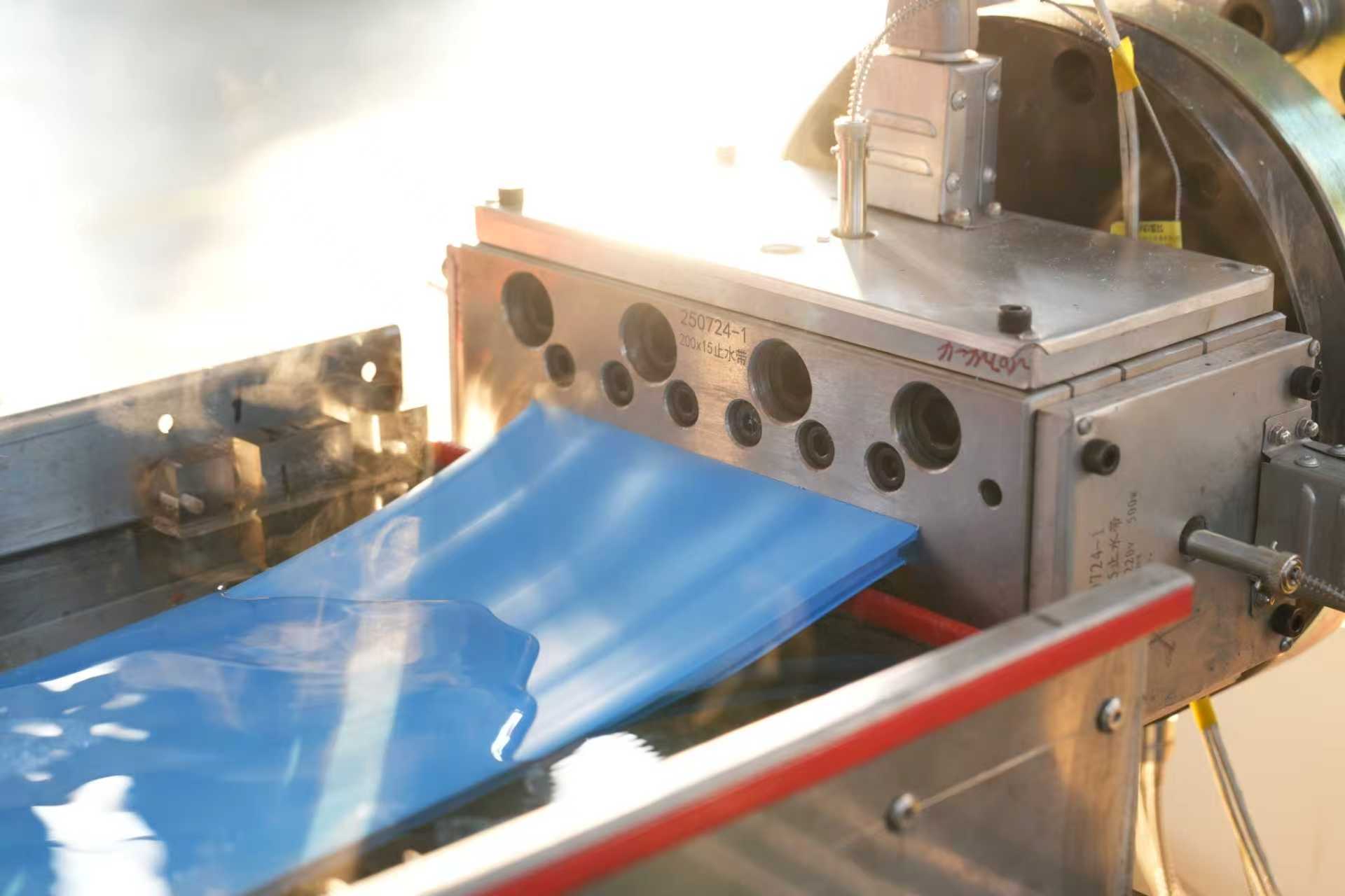 Ligne de production de waterstop en PVC/équipement pour la fabrication de waterstops de construction/machine d'extrusion d'arrêt d'eau en PVC